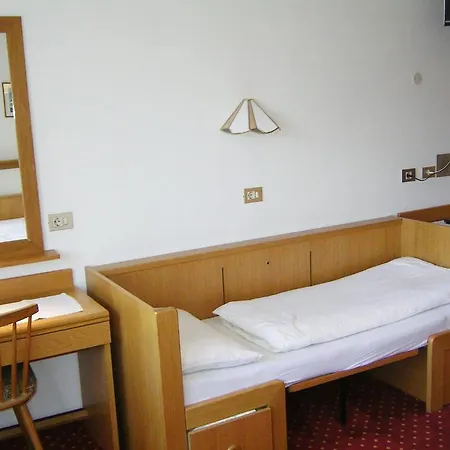 Rainegg Hotel